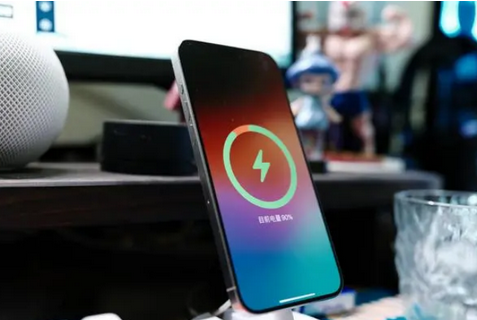 思茅苹果15换屏服务分享用什么充电器给iPhone15充电更好 